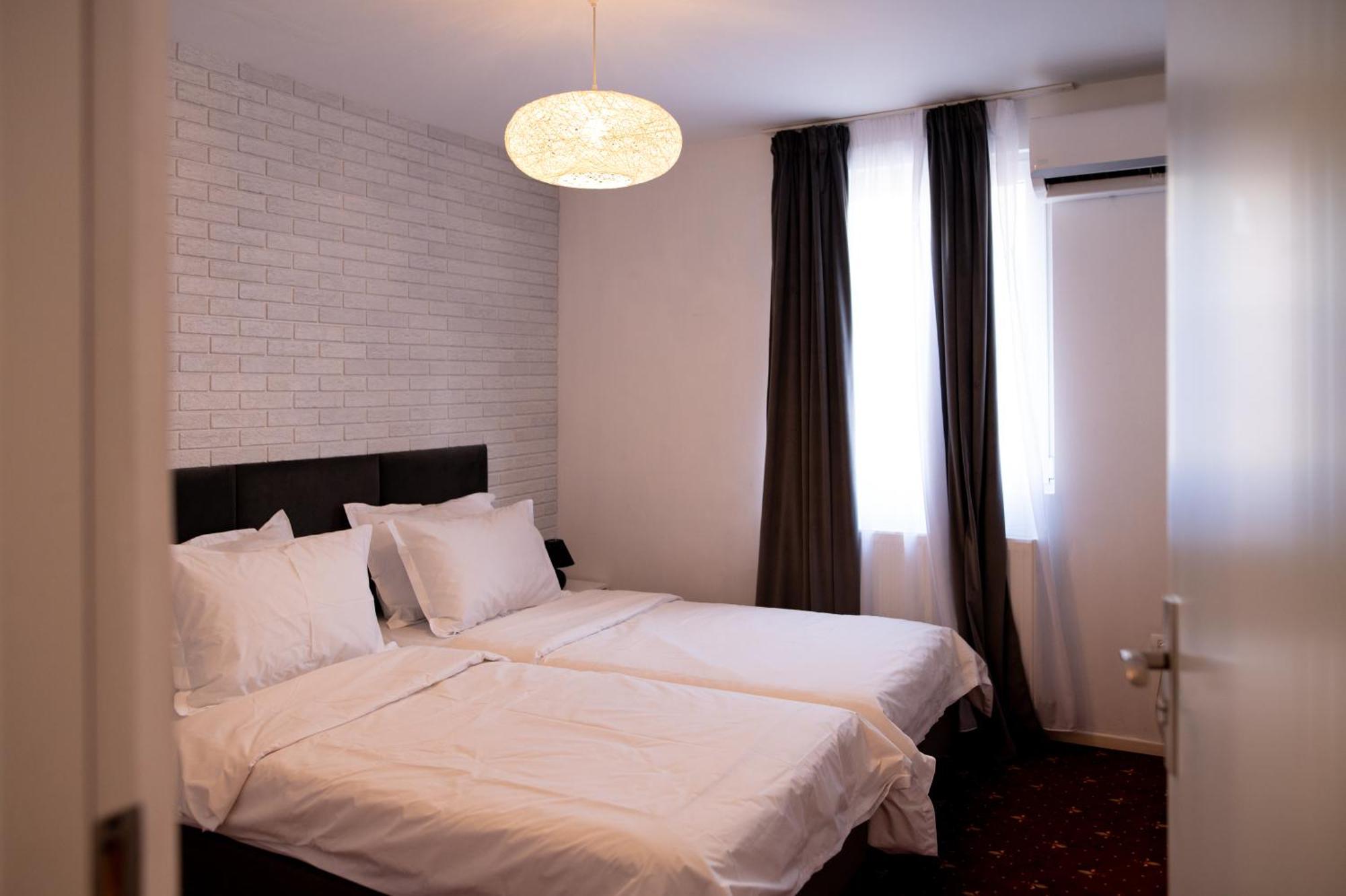 Moise House - Kosher Aparthotel Bukarest Exterior foto